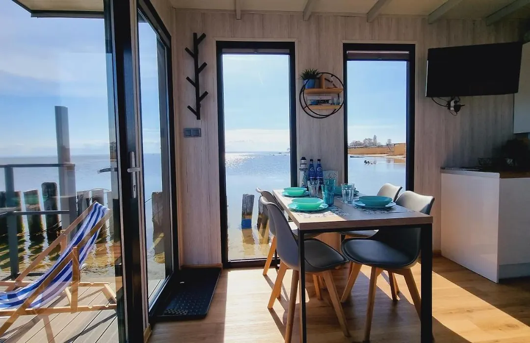 Domki na wodzie Jastarnia - Houseboat-1