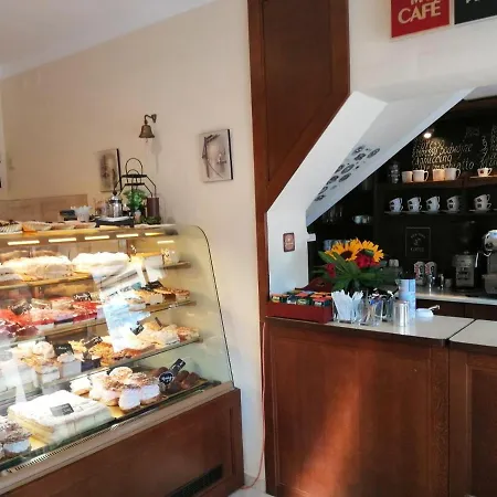 Pokoje Gościnne Nad Cukiernią w centrum miejscowości.-2